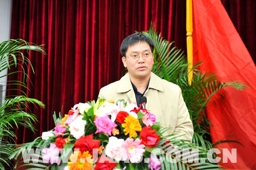 吉林省农科院第十三届委员会,由9名委员组成:于壮,王楠,吕珂,刘良庆